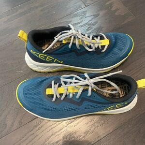 Brand new men’s Keen Versacore Speed hiking shoes.